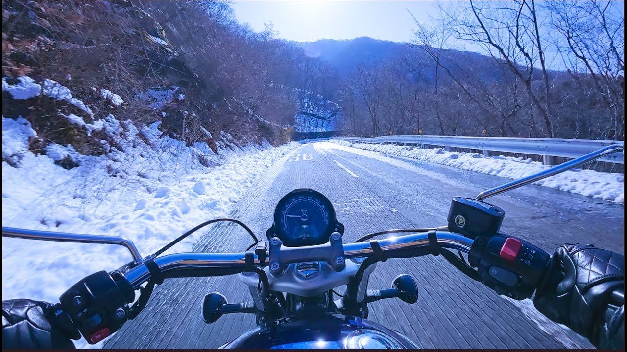 Triumph Bonneville Speedmaster 1200 exhaust sound - Snowy Mountain Ride - [4K/Raw Exhaust]