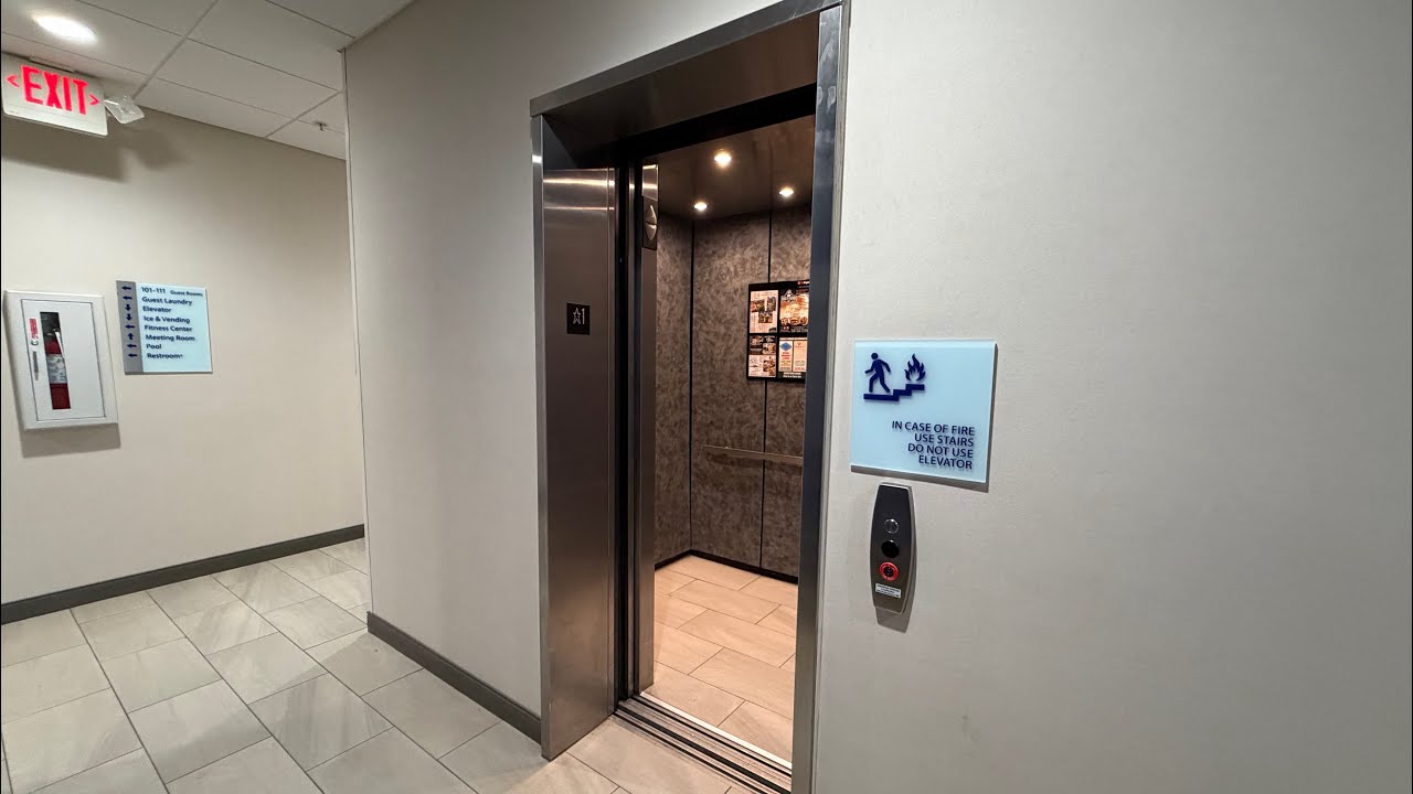 Otis Series 5 Hydraulic Elevator at Holiday Inn Express & Suites - New Philadelphia, OH