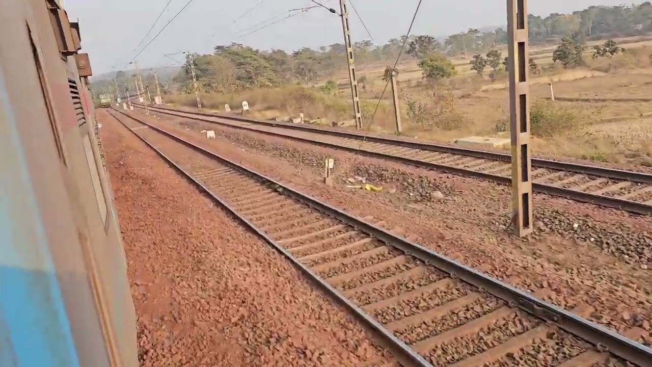 Meeting Tatanagar - Brahmapur Vande Bharat Express in Barbil Howrah JanShatabdi Express!