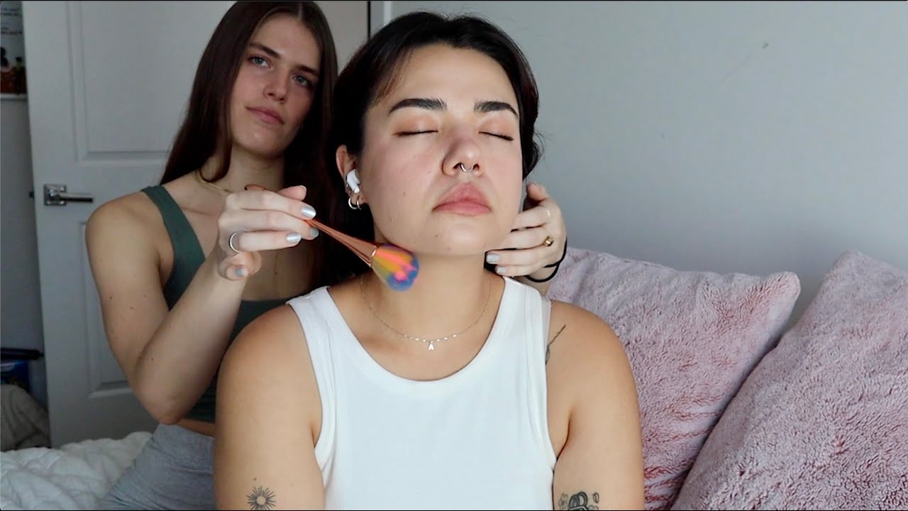 ASMR with Annelise 🦋💚 (hair play, back scratch on fabric, whisper)