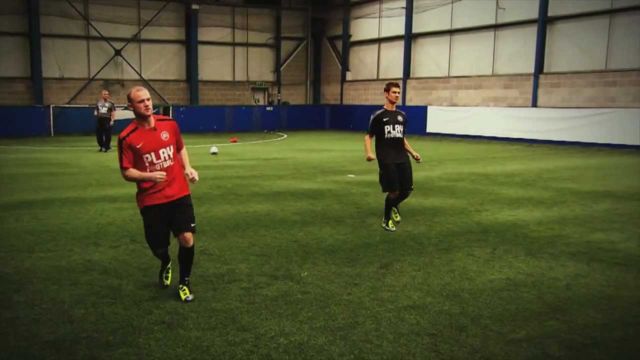 Wayne Rooney FIFA 12 Coaching Tutorial: Turn And Precision