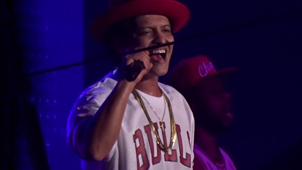 Bruno Mars - Just the Way You Are - Lollapalooza 2018 - Chicago, IL - 08-03-2018