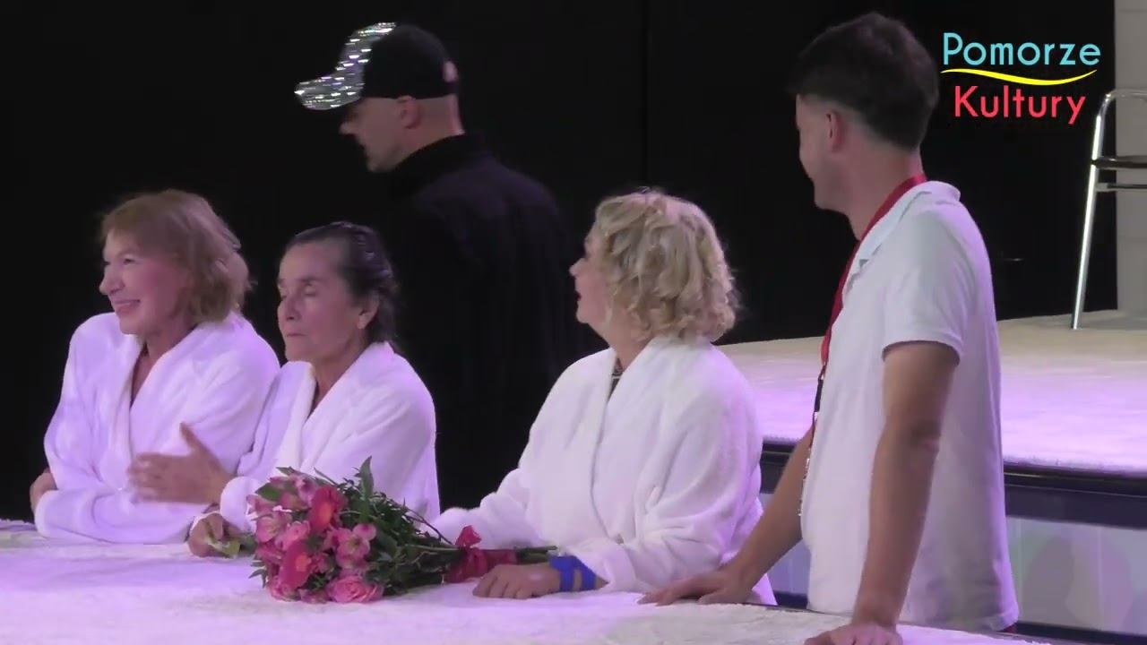 Nowy Teatr im. Witkacego w Słupsku, Nauka pływania: oklaski i ukłony