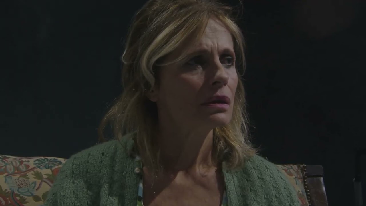 La ragazza sul divano - trailer Ufficiale