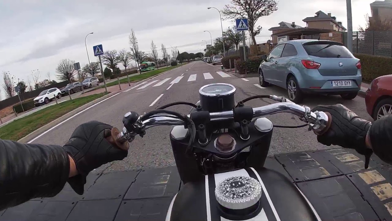 Primera vuelta con la Perla Negra. Sanglas 400