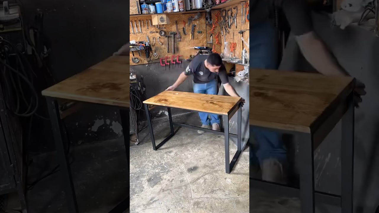 Escritorio estilo industrial con un caj&oacute;n #amueblarte #estiloindustrial #muebles