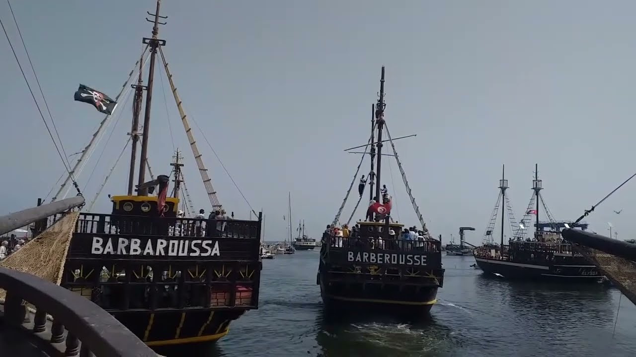 جربة - خرجة بحرية إلى جزيرة رأس الرمل            Bateau Pirate Djerba : Allée à Ras El Rmal