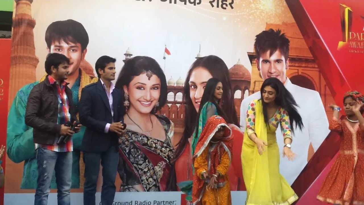 viren jeevika ishaan and suhana at gip mall, noida shakin a leg wid kids!!!!!!!