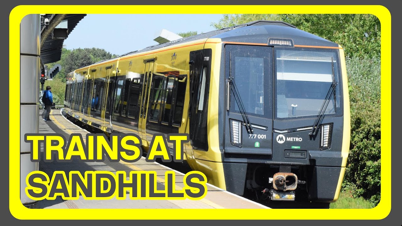 Trains at Sandhills railway station (27/05/2023)