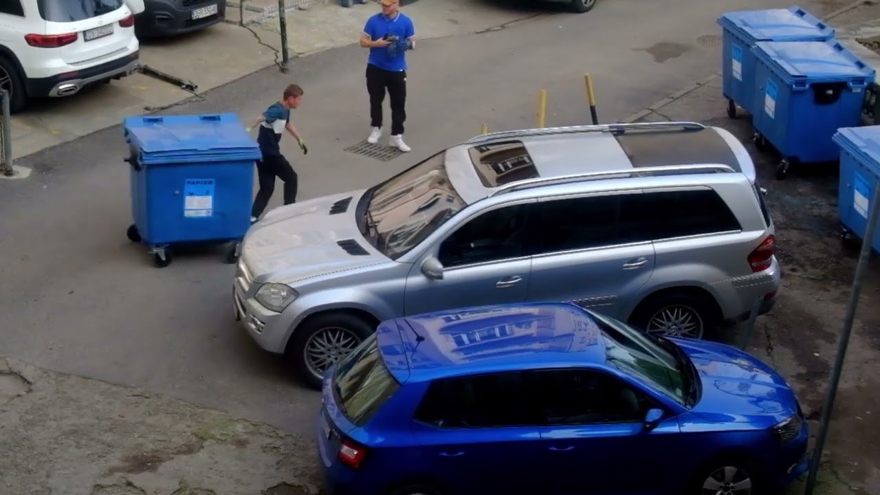 Siedzę za oknem i obserwuję dźwięki