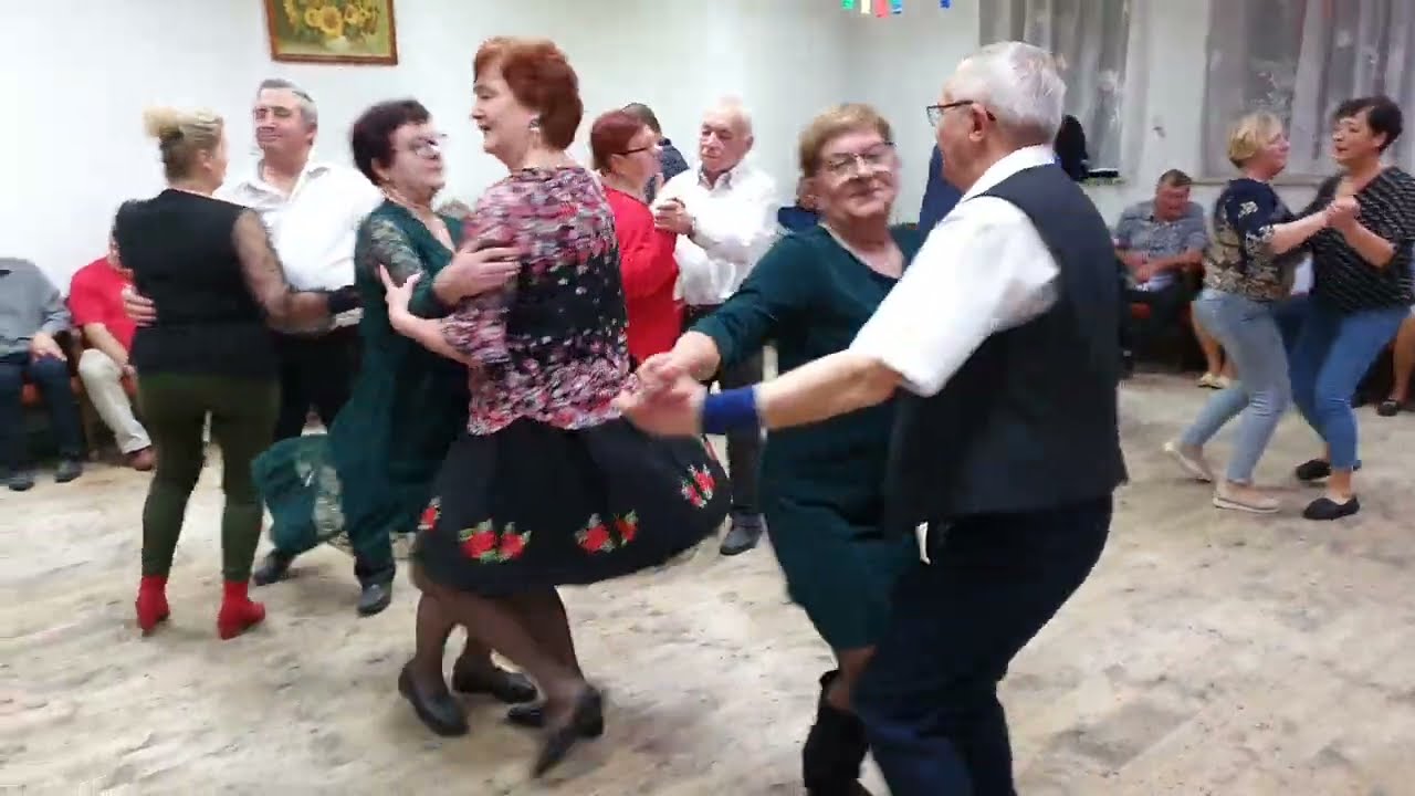 Tancerki nie do zdarcia,ekstra oberki od Opoczna zagrał Mirek Stańczyk w Sycynie. 19 11 2022r.