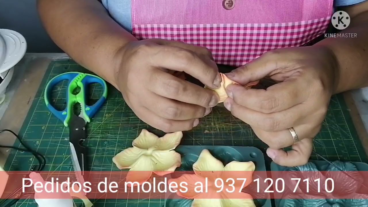 tutorial de como hacer flor rosa conjugada con foami/goma eva y moldes thikas caja silvestre