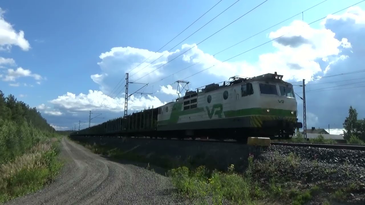 Freight train 3065 and InterCity 37 passes Ulvila removed level crossing