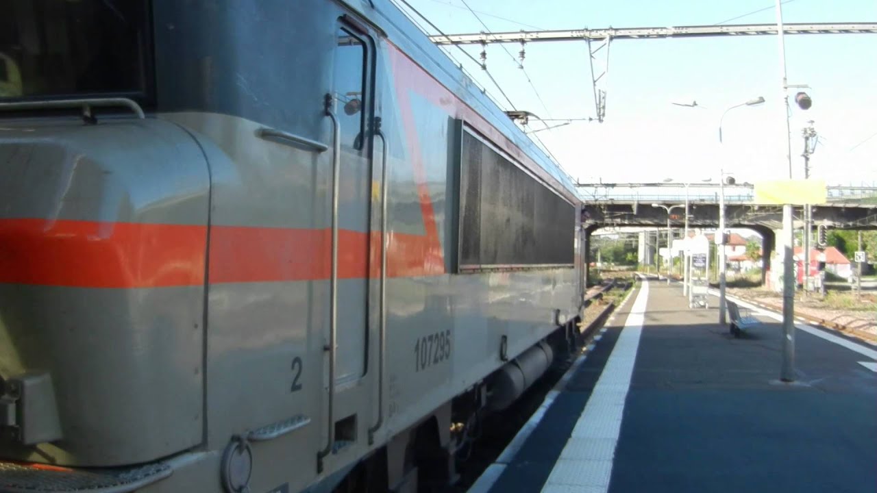SNCF BB 7200 avec train Corail d&eacute;part a Gare de Biarritz