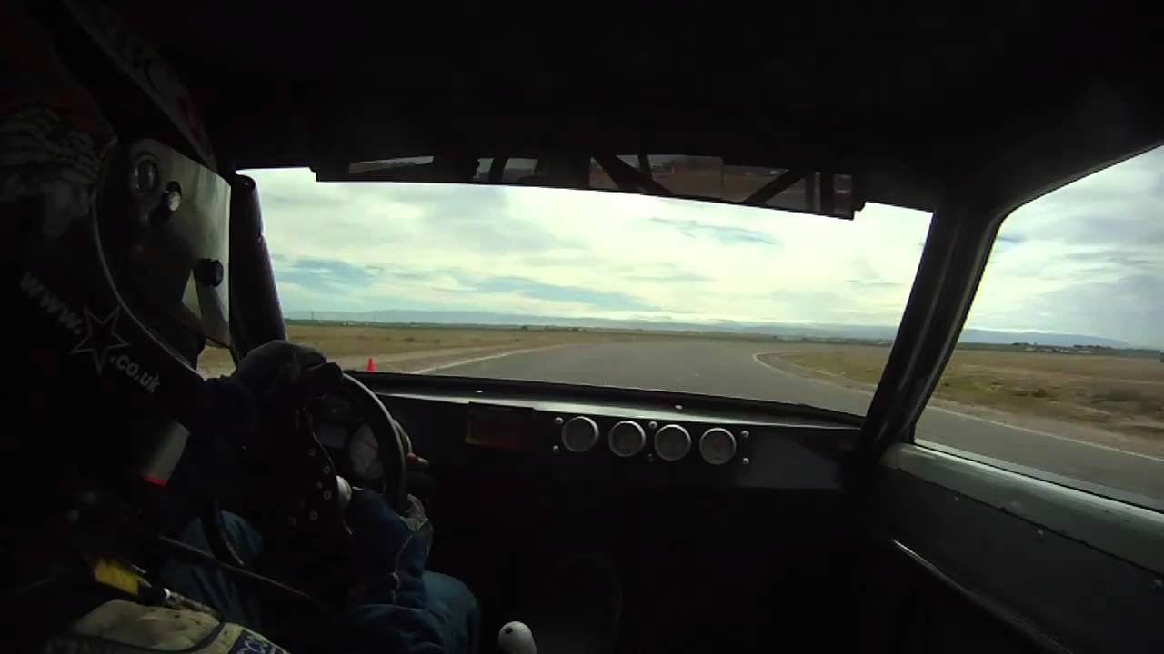 Datsun 510 vs. 240z at Willow Springs Raceway Part 1