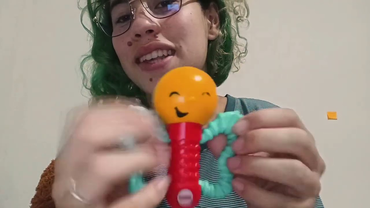 Meu 1° primeiro vídeo de asmr. Testando alguns gatilhos. 