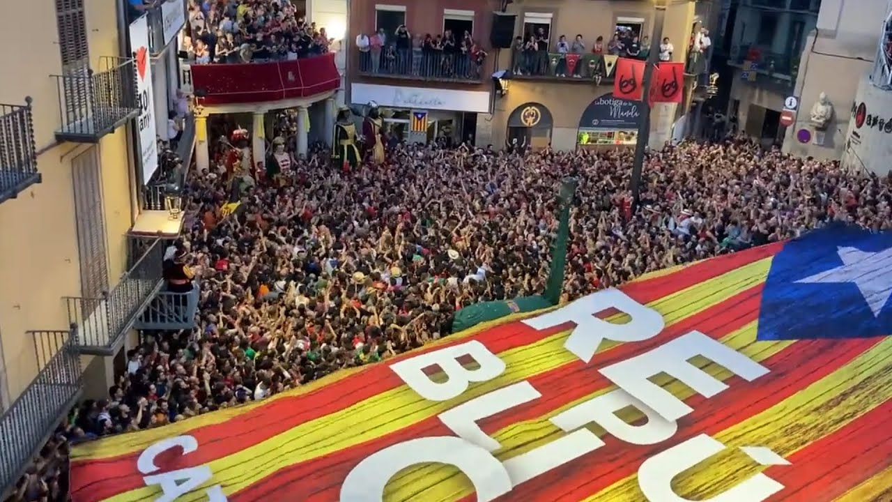 Els Segadors i crits d'independència a la Patum de Berga