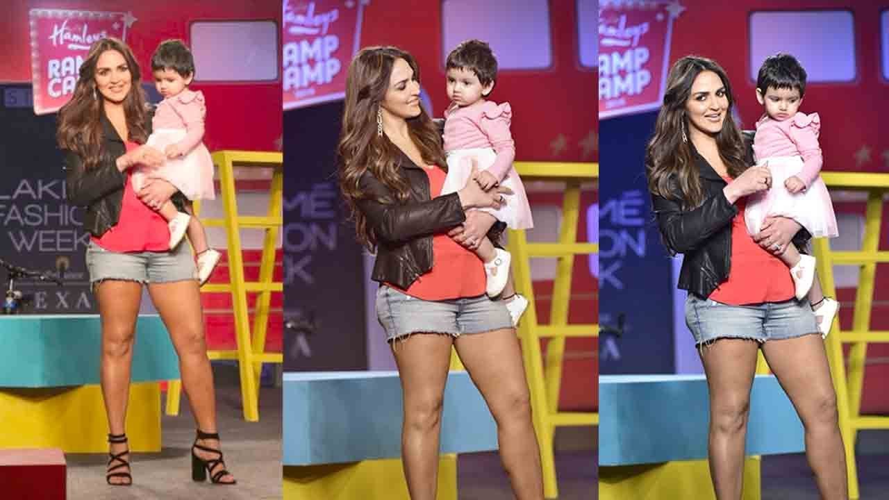 Esha Deol's Heart Melting Ramp Walk with CUTE Daughter Radhya Takhtani @LakmeFashionWeek2019