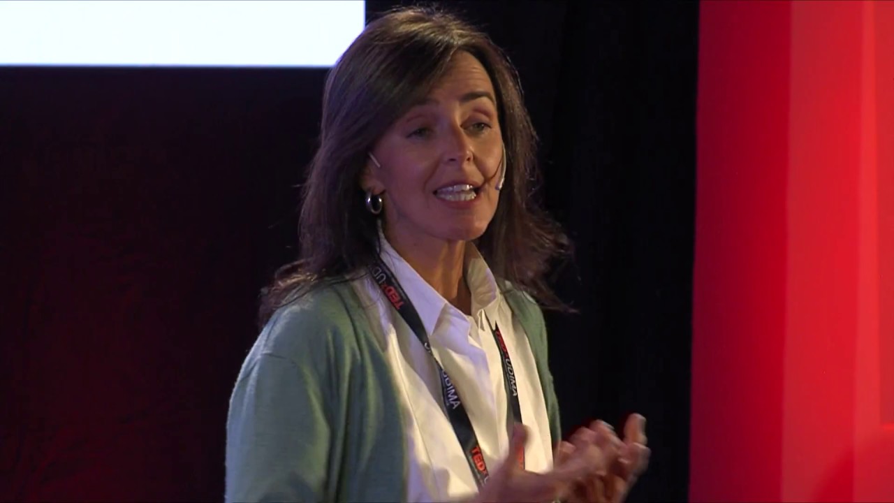 Igualdad: No es evolución, es revolución | Carmen Fúnez | TEDxUDIMA