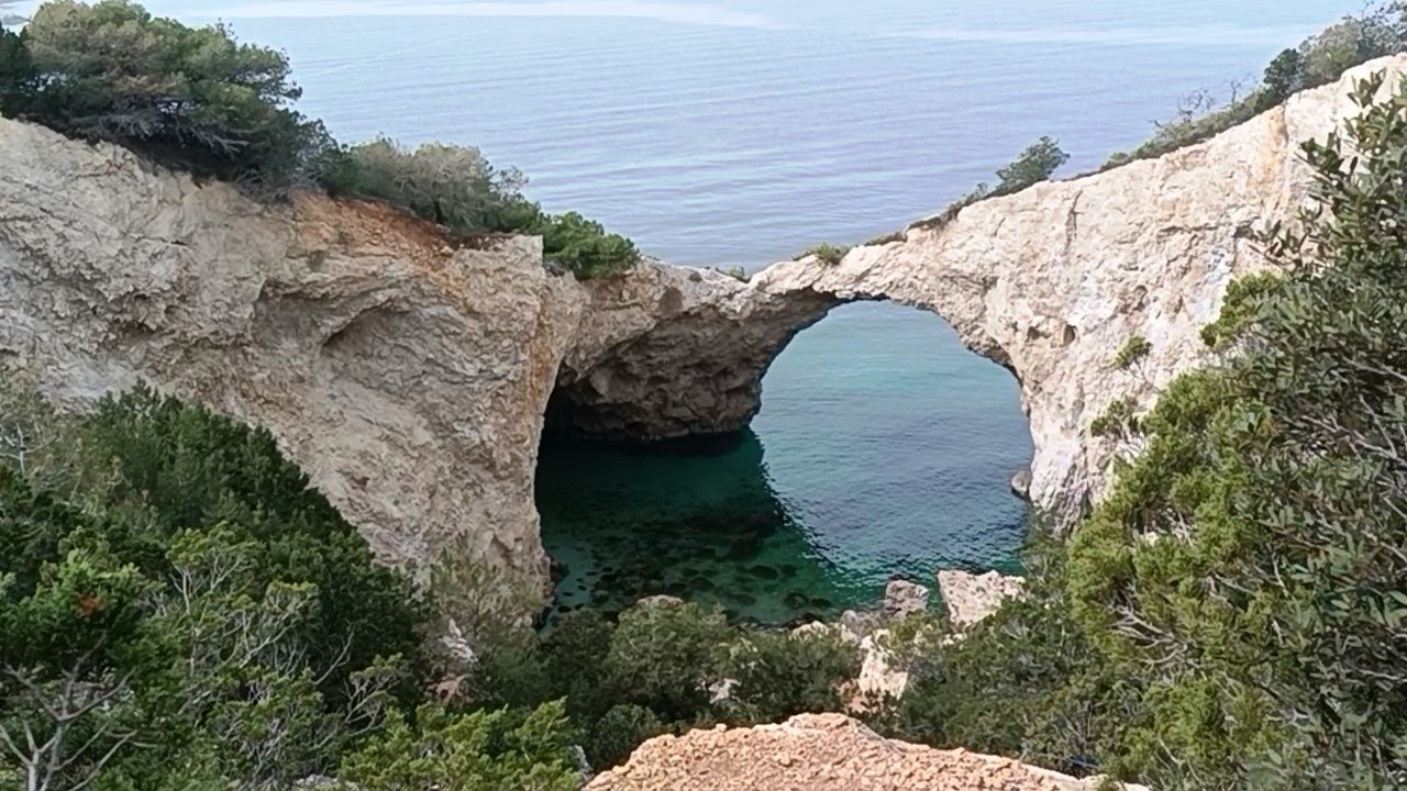 Δείτε πως θα πάτε στην Σπηλιά της Φώκιας, αλλά δεν ξέρω πως θα φύγετε!