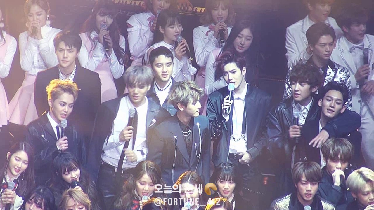 161229 KBS 가요대축제 엔딩 EXO, 걱정말아요 그대를 부르는 엑소 (다정한 찬열이와 종대ㅠㅠ 종인이 마이크 넘겨 받아 열창하는 백현이와 민석이!)