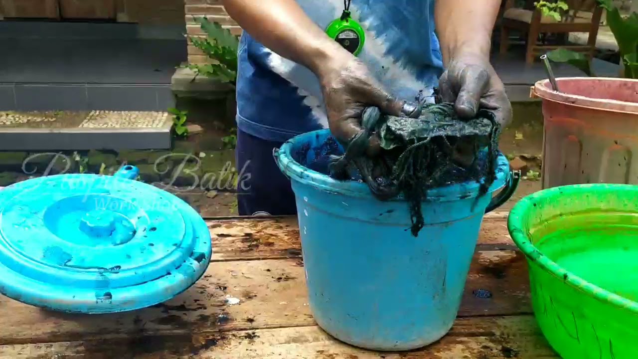 Tutorial membuat mencelup dengan pewarna alami indigo metode tradisional