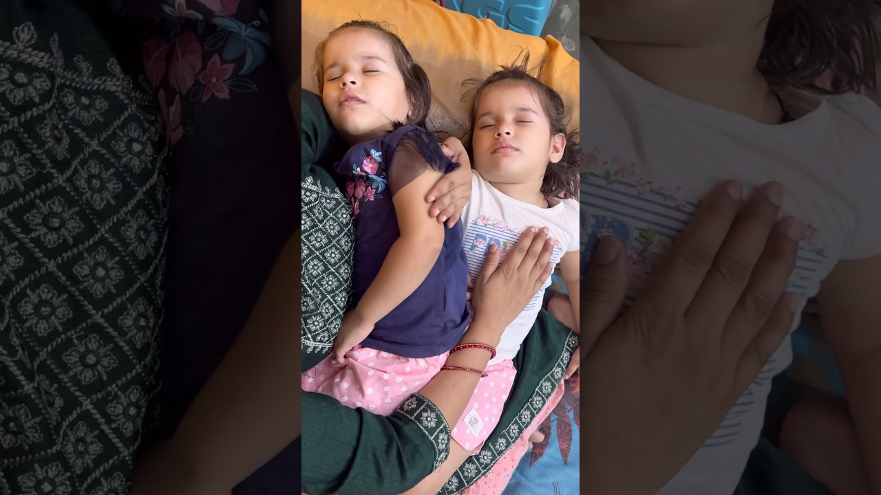 Akshita or Vedika dono ko mumma ne sath me sulaya😍
