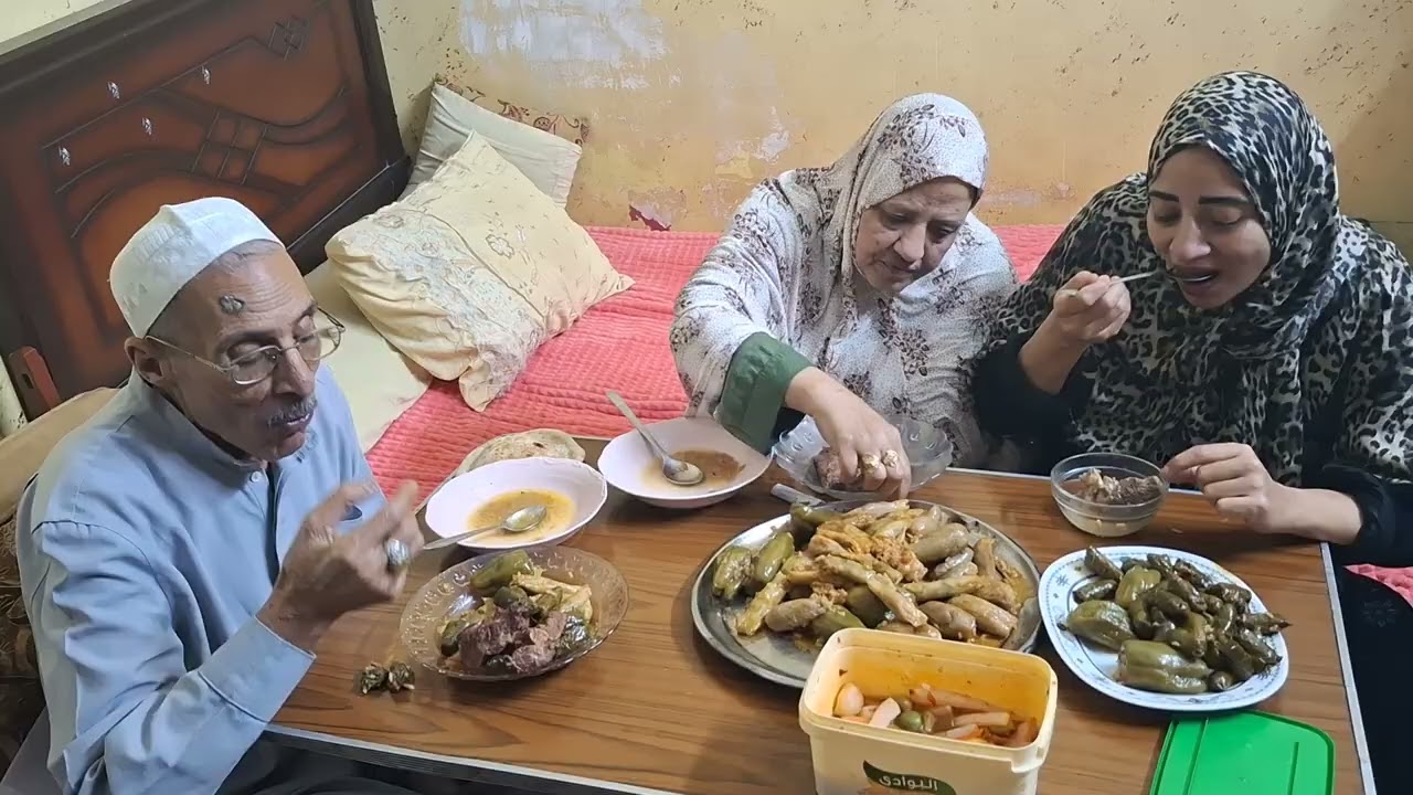 الحج يأمر وانا انفذ ربنا مايحرمنيش منكم ابدا