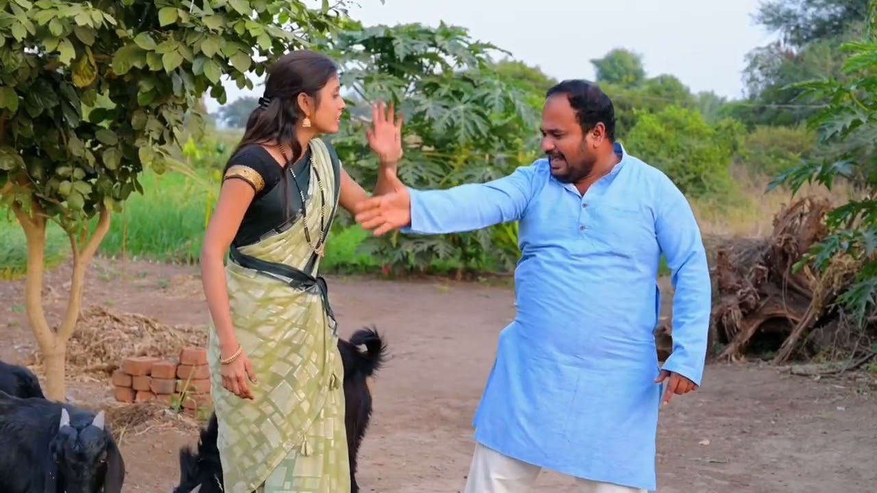 नवरा बायको सारख्याला वारखी भेटली😅 बोबड्या नवरा बायकोच्या करामती🤣 #comedy #comedyfilms 