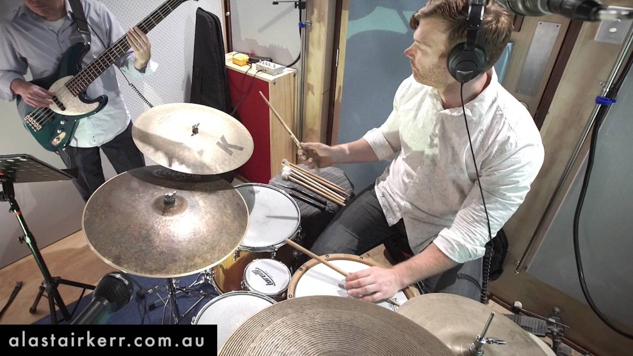 E Luxo So - drums (Panorama Brasil)