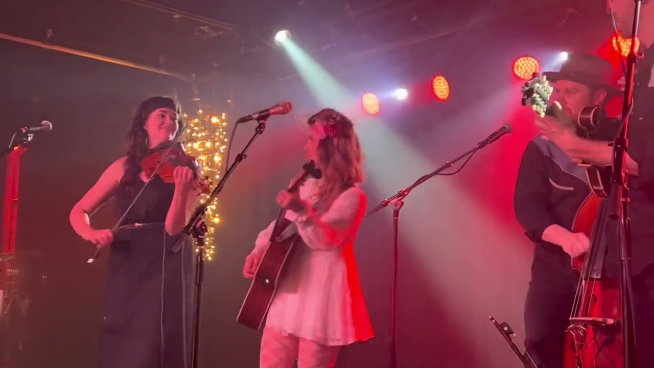 Sierra Ferrell-A Gal Like Me (Roger Miller)