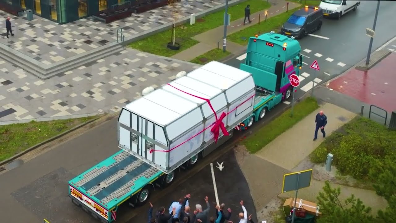 Intel Receives ASML&rsquo;s First High NA EUV system