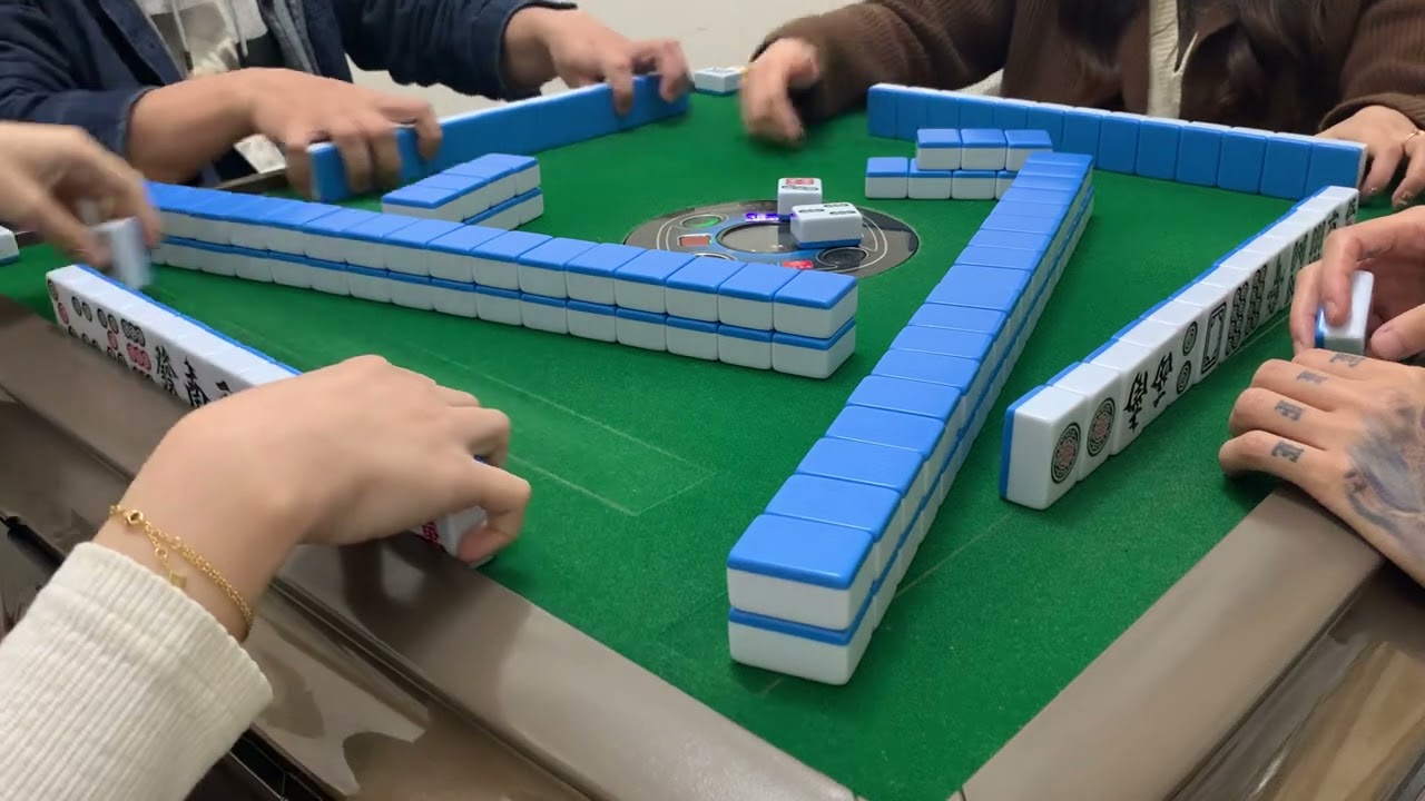 Mahjong151. 廣東牌10番512有花🀄️強弱懸殊局四回之三：小馬嚟搞事定搞笑嘅呢😅垃圾對對糊仲要未叫糊衝爆頭。￼