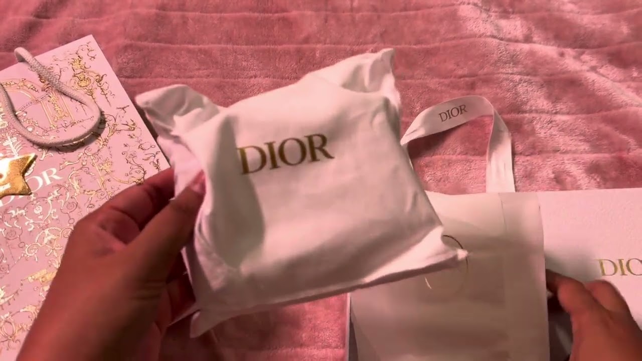 Dior Caro Glycine Wallet (9 Nov 2025)