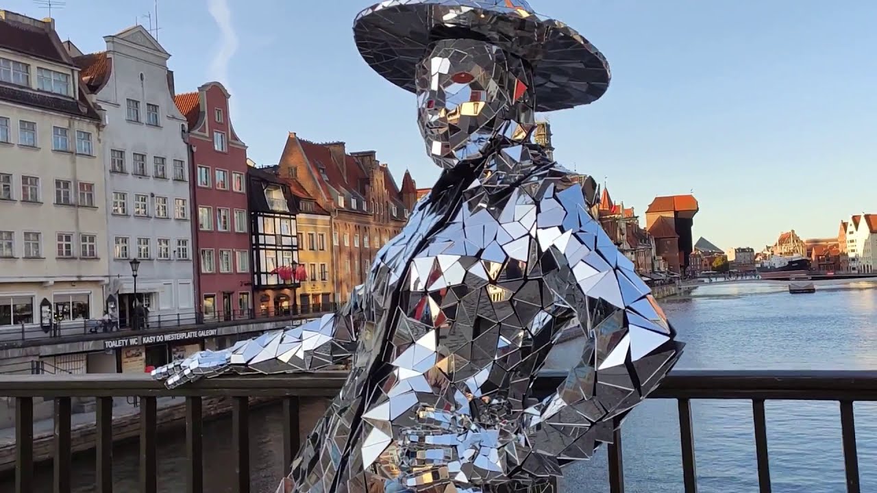 Mirror Couple - wyjątkowa para artyst&oacute;w w kostiumach składających się z tysiąca szkiełek. Zapraszamy