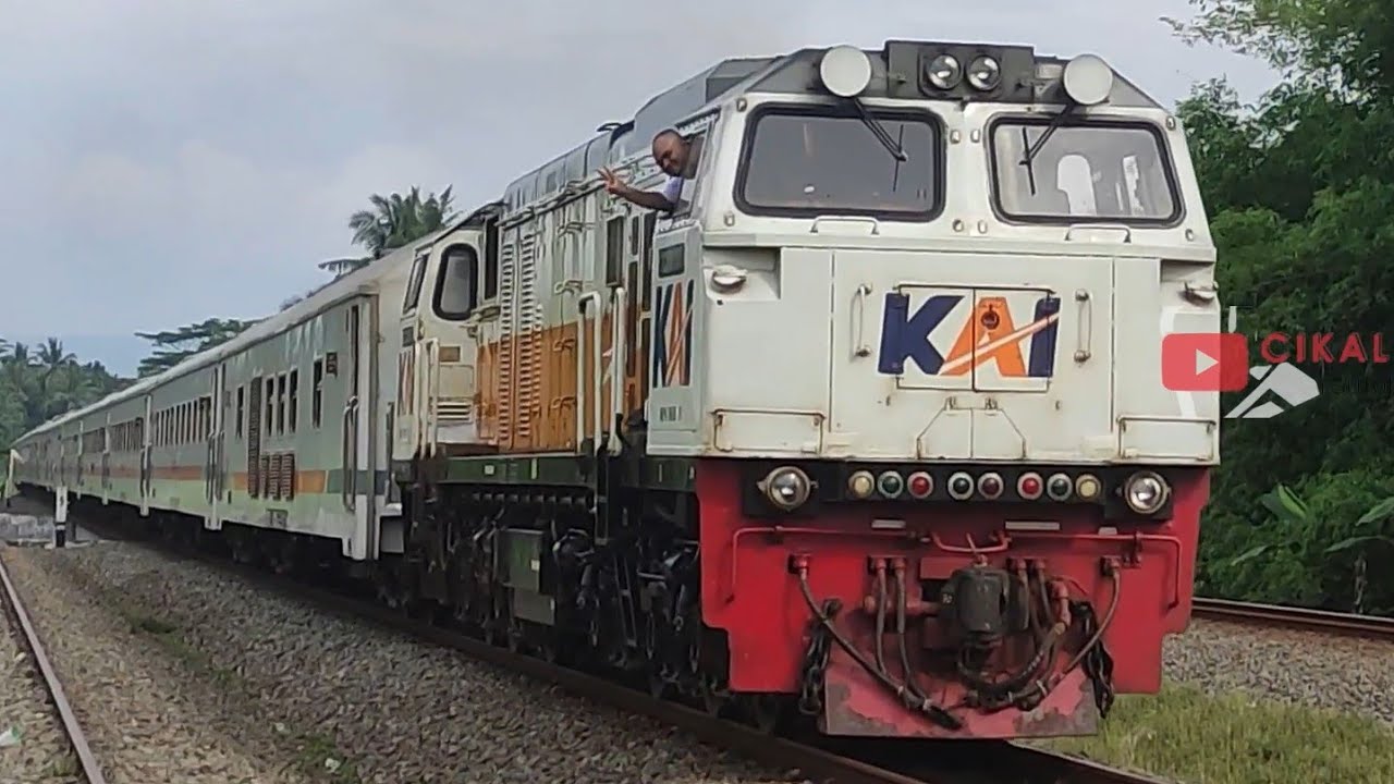 KOMPILASI SEMBOYAN 35 KERETA API INDONESIA - KLAKSON SERULING LOKOMOTIF CC 206