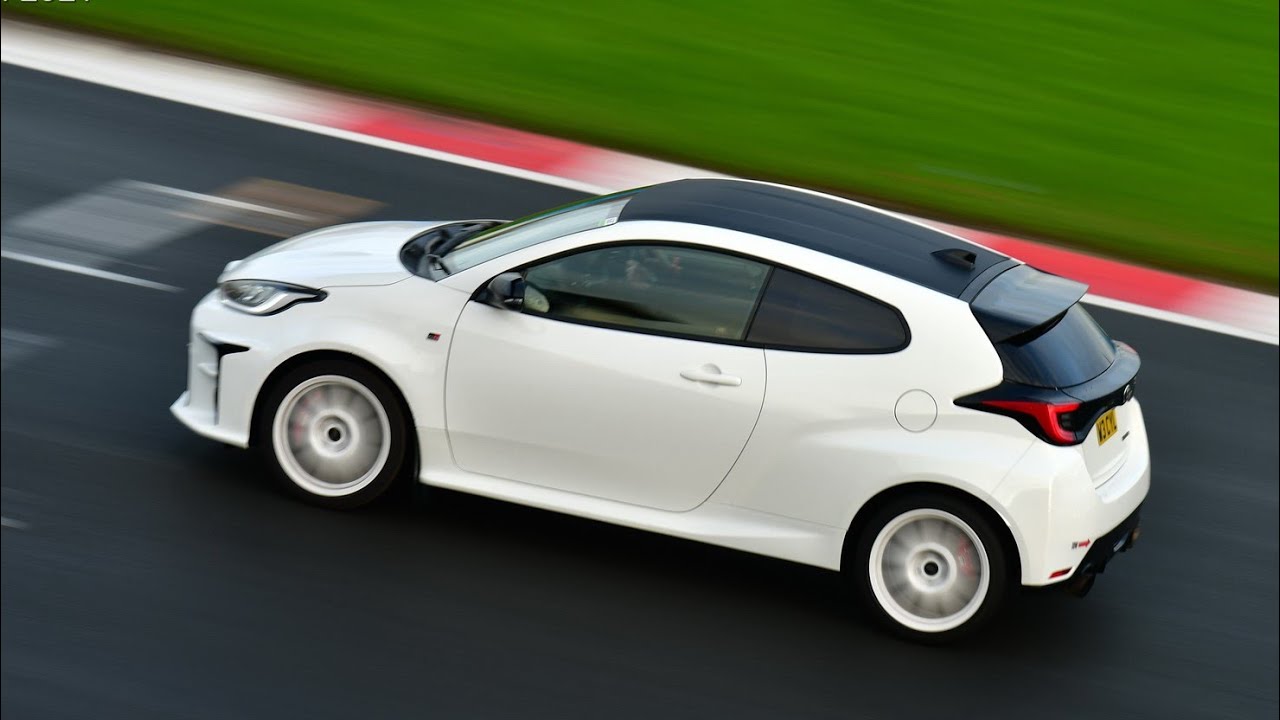 Toyota GR Yaris on track - damp & cold Donington - Civic in the gravel & following a squirmy E30