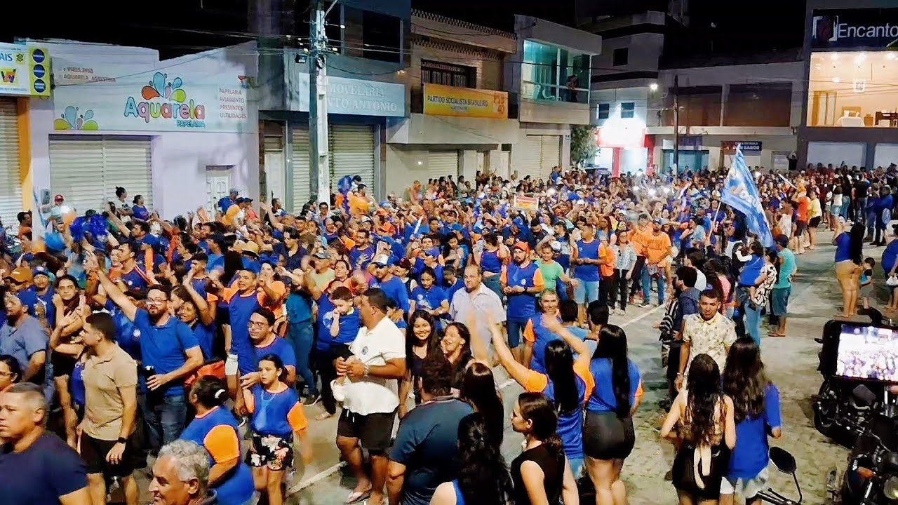 Passeata de Josué Mendes e Carmen Miriam Reúne Multidão Nunca Visto Antes em Agrestina PE