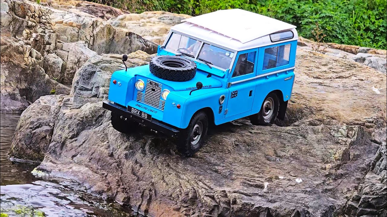 Boom Racing Land Rover® Series II BRX02 88 -  Creek Rock Crawling ASMR