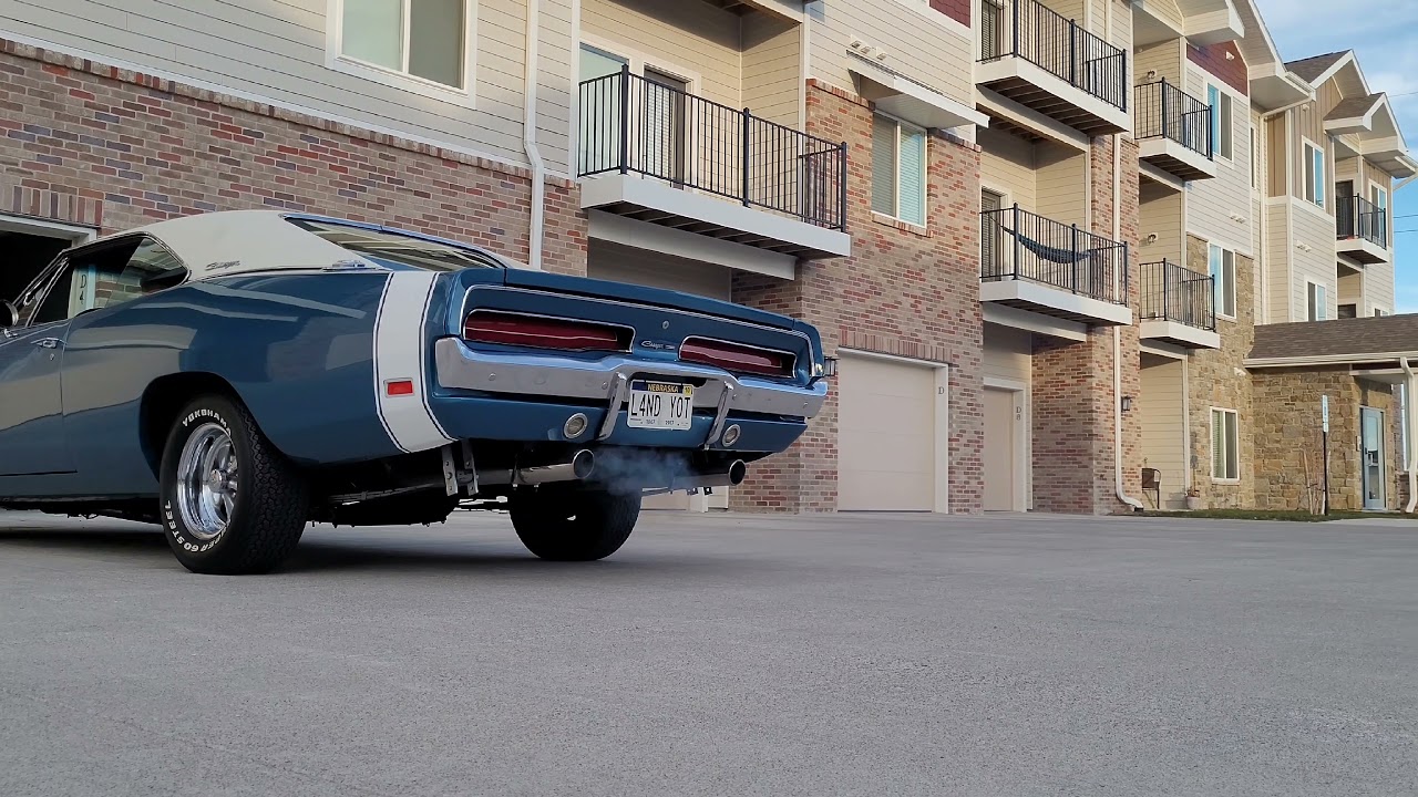 1969 Dodge Charger 440 Cold Start and Drive By