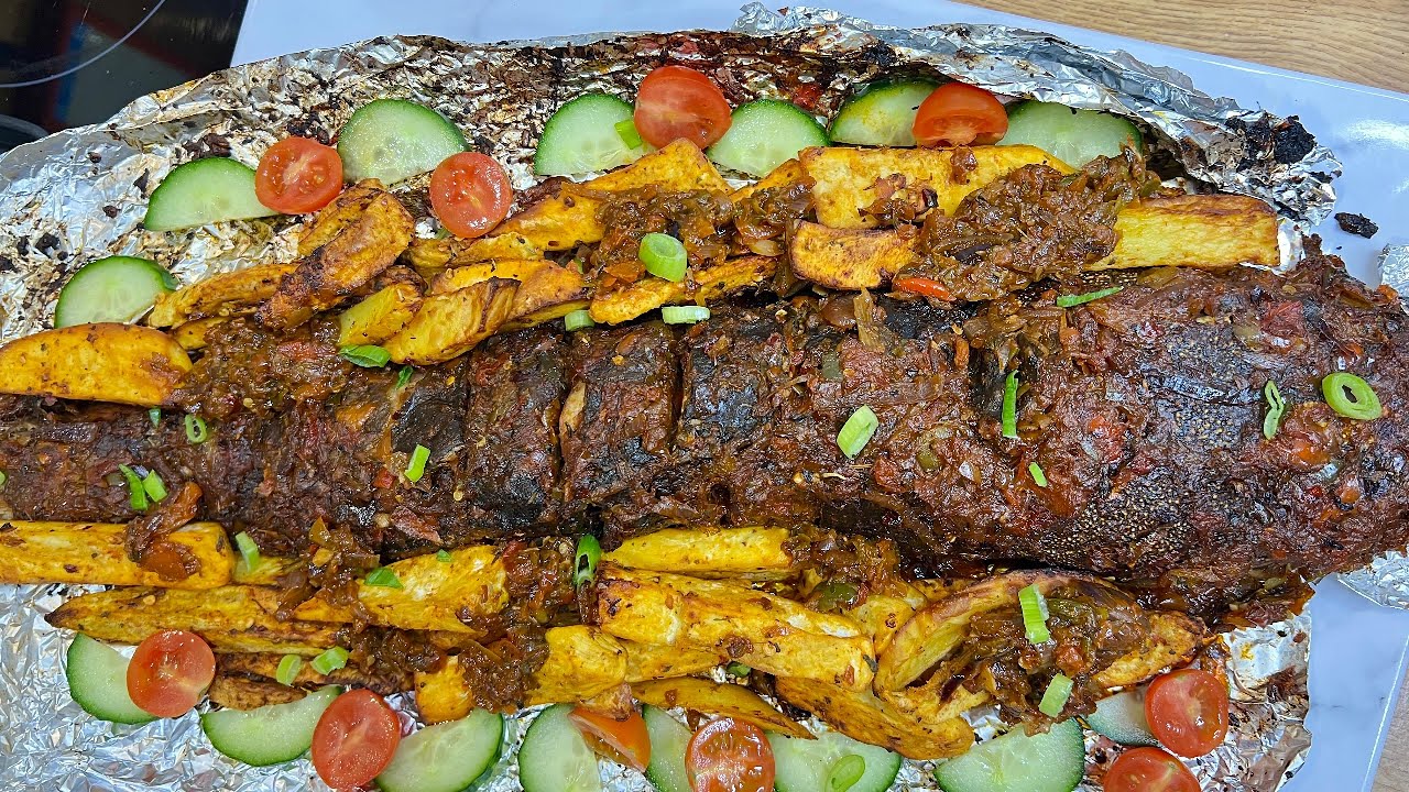HOW TO MAKE NIGERIAN STYLE GRILLED CATFISH WITH SPICY PEPPER SAUCE | EASY  RECIPE