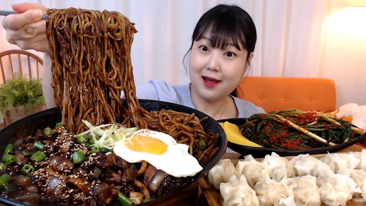 매콤한 고추짜장 새우와 오징어 가득 새우슈마이 파김치 먹방 Spicy Red pepper Jjajangmyeon Shrimp Dumplings  Kimchi Mukbang