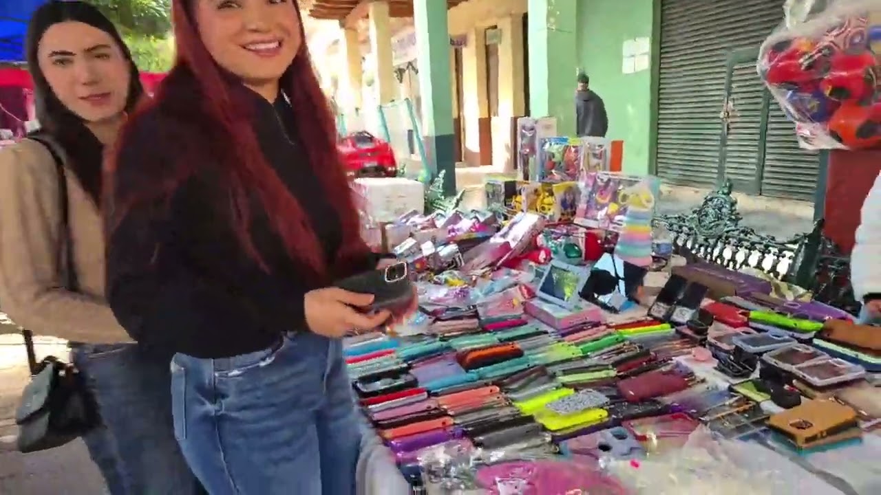 En la plaza Saliendo de misa de 9