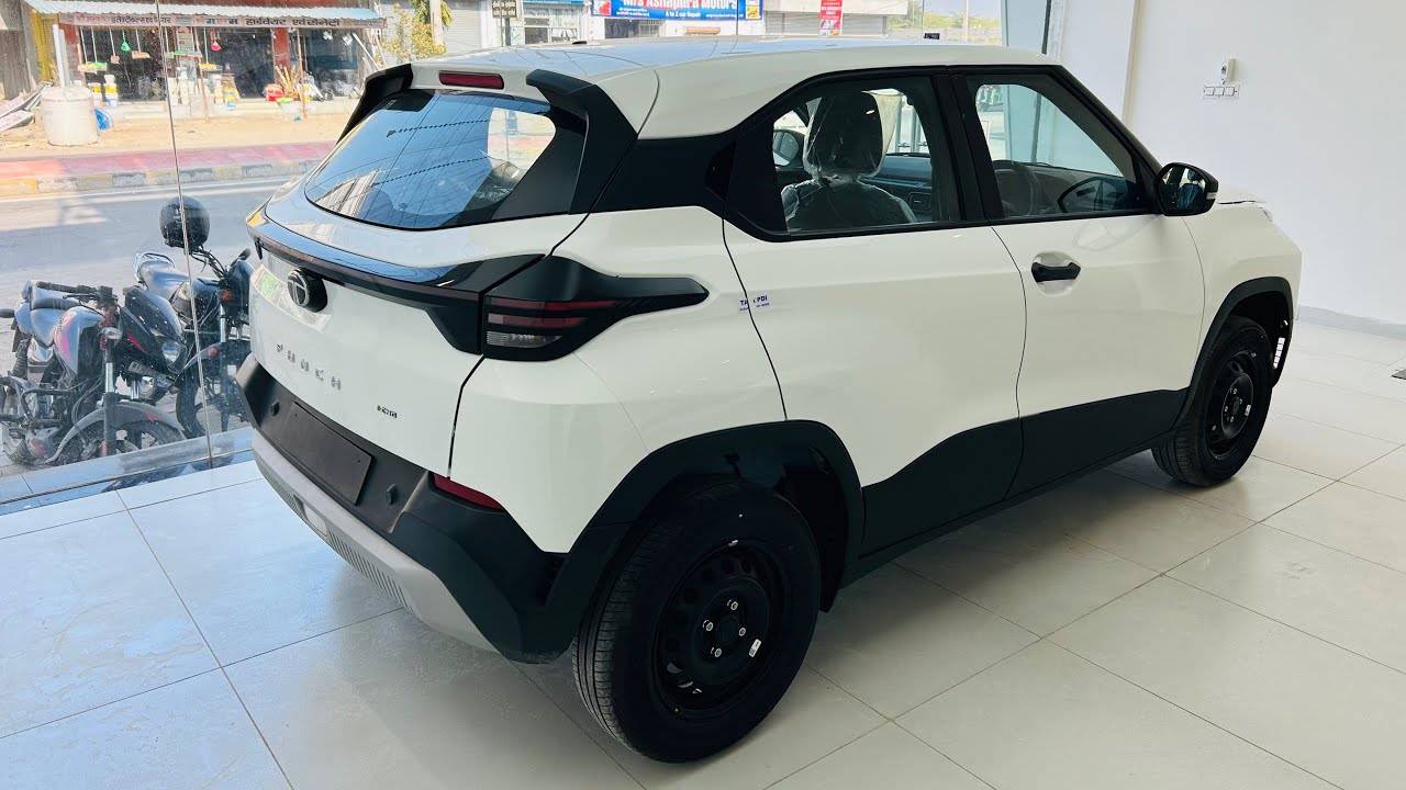 Tata Punch Base Model 2026 Smart CNG Review (Price, Features, Mileage)