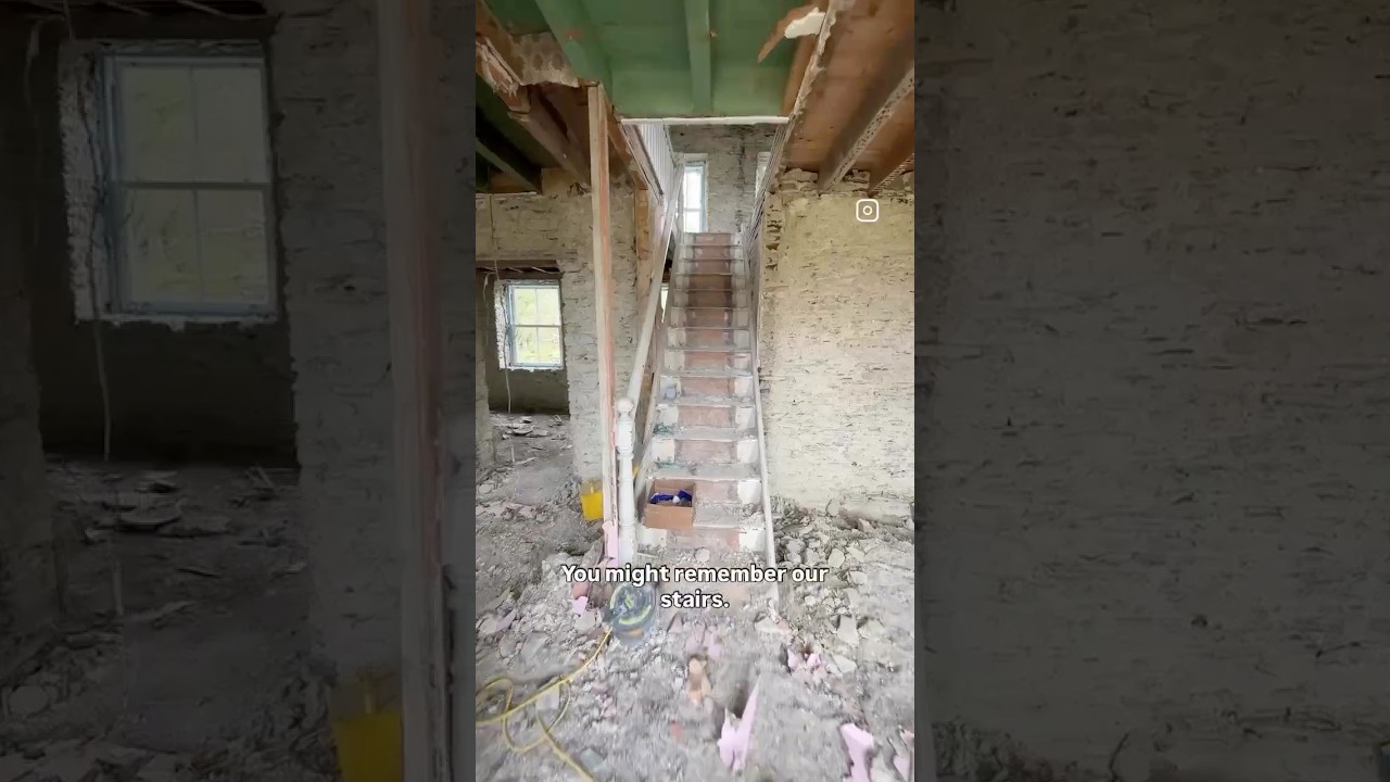 Renowacja naszych wiktoriańskich schod&oacute;w &ndash; część 1. #renowacja #zabytkowydom #zr&oacute;bto_sam #renowac...