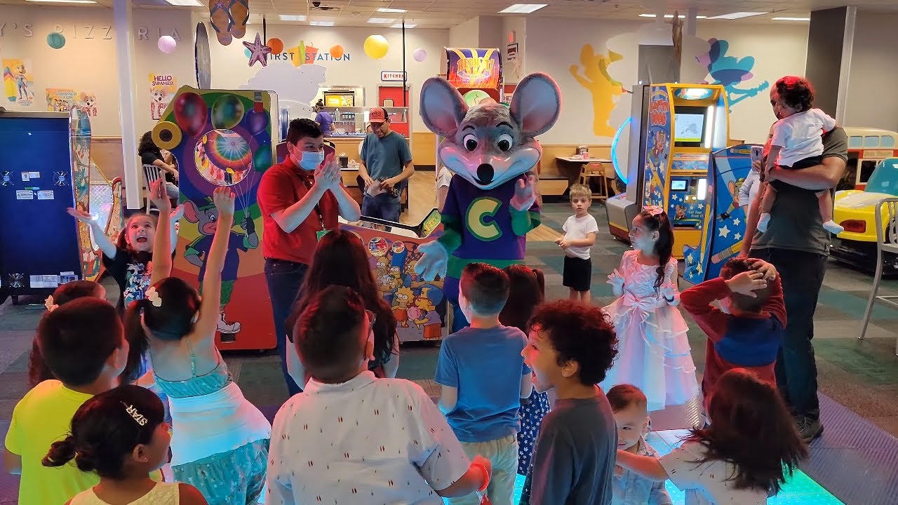 Chuck E. Cheese 🧀 Playing Games/Eating/Dancing/Birthday Party Fun!