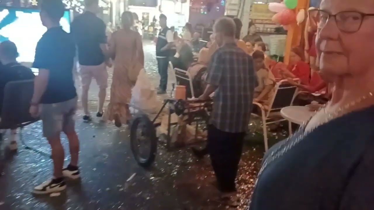 En promenad längs Hua Hins bargator