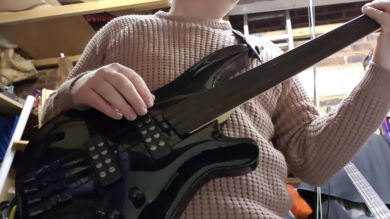 Harley Benton B450FL long term review - cool fretless bass.