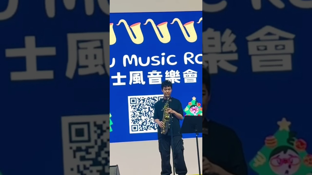 Playing yoasobi's Monster on the saxophone on stage