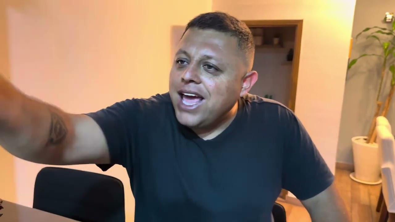 Le quiere hacer la fiesta de bautizo a su hermano